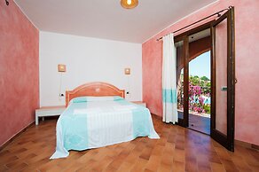 Residence with pool in Campulongu