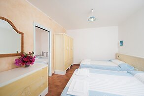 Residence with pool in Campulongu