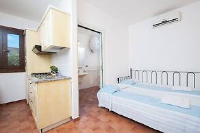 Residence with pool in Campulongu