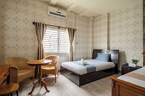 Hoàng Long Hotel By Cozrum