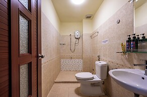 Hoàng Long Hotel By Cozrum