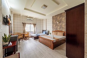 Hoàng Long Hotel By Cozrum