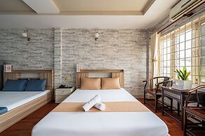 Hoàng Long Hotel By Cozrum