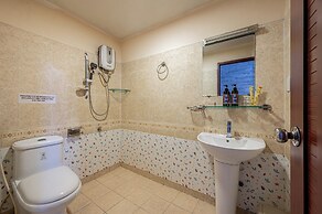 Hoàng Long Hotel By Cozrum