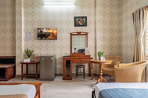 Hoàng Long Hotel By Cozrum