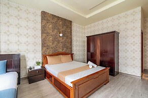 Hoàng Long Hotel By Cozrum