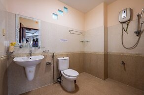 Hoàng Long Hotel By Cozrum