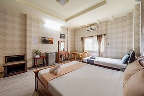 Hoàng Long Hotel By Cozrum