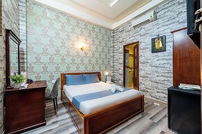 Hoàng Long Hotel By Cozrum