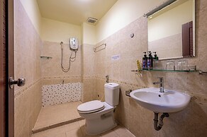 Hoàng Long Hotel By Cozrum