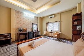 Hoàng Long Hotel By Cozrum