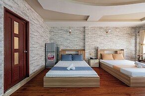 Hoàng Long Hotel By Cozrum