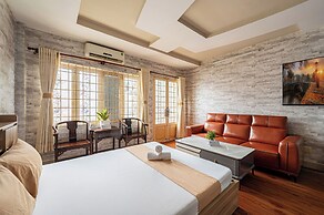 Hoàng Long Hotel By Cozrum