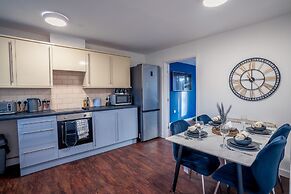 Stylish 3-bedroom House With Parking - Sleeps 6