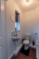 Stylish 3-bedroom House With Parking - Sleeps 6