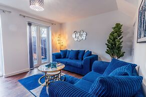 Stylish 3-bedroom House With Parking - Sleeps 6