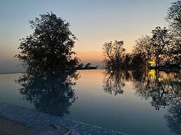 A Majestic and Luxurious Villa Overlooking the Ganges