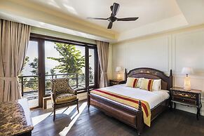 A Majestic and Luxurious Villa Overlooking the Ganges