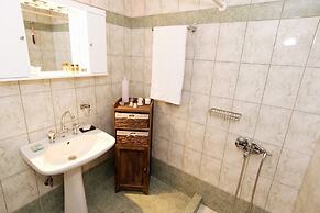 Aoria Traditional House With Stuning Mountain View