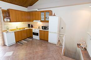 Aoria Traditional House With Stuning Mountain View