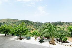 Aoria Traditional House With Stuning Mountain View