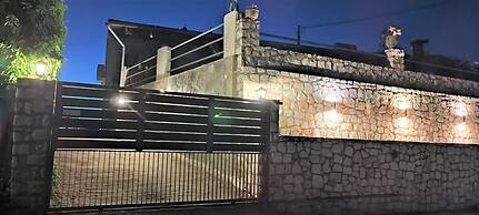 Aoria Traditional House With Stuning Mountain View