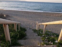 Litinas Beachfront Apartment