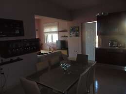 Comfy Beachfront Litinas Casa With Seaview