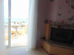 Comfy Beachfront Litinas Casa With Seaview