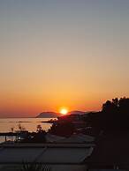 Comfy Beachfront Litinas Casa With Seaview