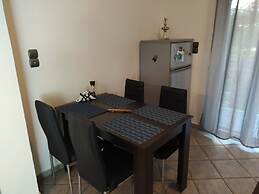 Marousi Comfy Apartment With Balcony