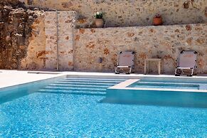 Iconic Villa With Private Pool and sea View