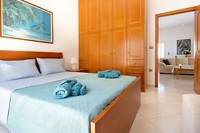 Iconic Villa With Private Pool and sea View