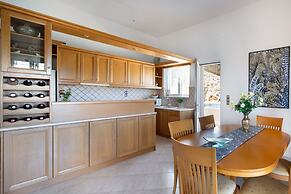 Iconic Villa With Private Pool and sea View