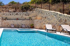 Iconic Villa With Private Pool and sea View