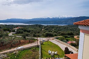 Villa Aitheras With sea Views and Garden