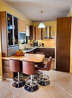 Villa Aitheras With sea Views and Garden