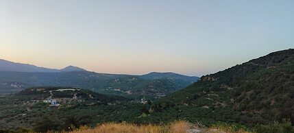 Peaceful Private Cottage Retreat in Countryside