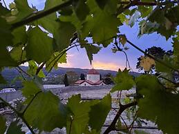 Peaceful Private Cottage Retreat in Countryside