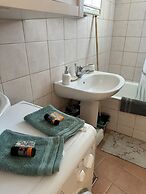 Peaceful Private Cottage Retreat in Countryside