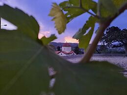 Peaceful Private Cottage Retreat in Countryside