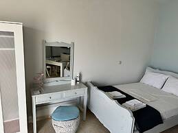 Peaceful Private Cottage Retreat in Countryside