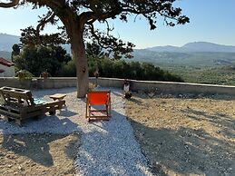 Peaceful Private Cottage Retreat in Countryside