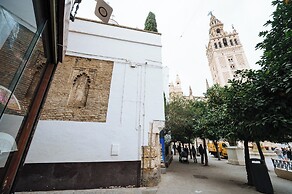 Luxurious Apartment with Patio and Pool