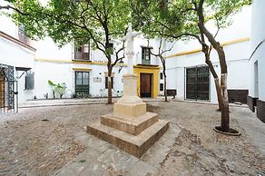 Luxurious Apartment with Patio and Pool