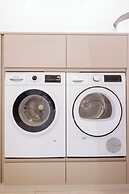 Luxurious Apartment with Patio and Pool