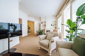 Luxurious Apartment with Patio and Pool