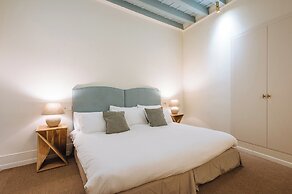 Luxurious Apartment with Patio and Pool