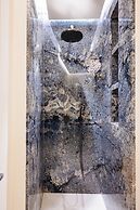 Luxurious Apartment with Patio and Pool