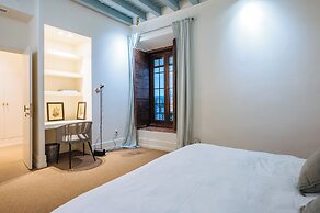 Luxurious Apartment with Patio and Pool